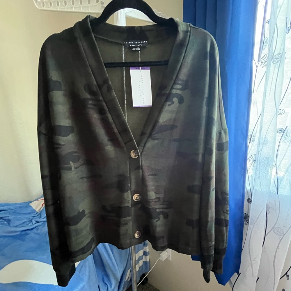 Social Standard by Sanctuary Green Camo Button-Up Cardigan